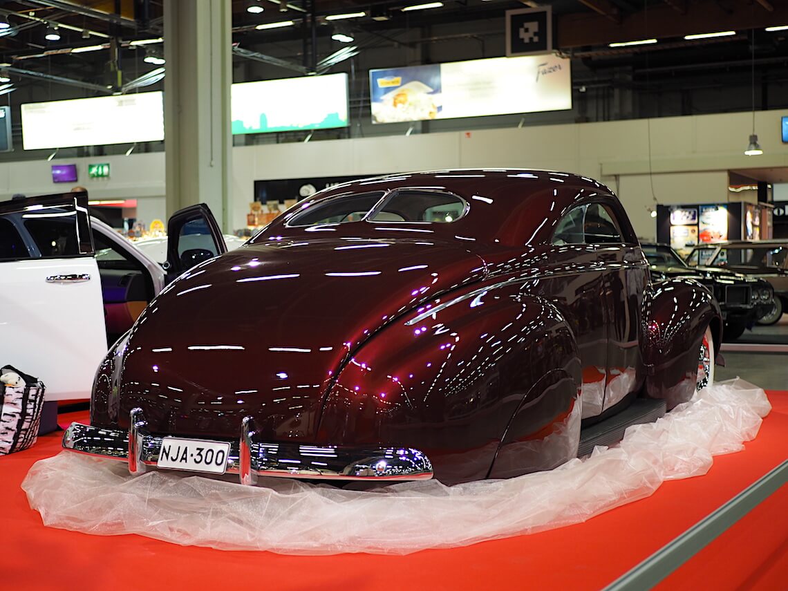 1939-Mercury-Custom-Coupe-ACS2018-KaiLappalainen-CCBY40-WheelsFI Tekijä: Kai Lappalainen, lisenssi: CC-BY-40