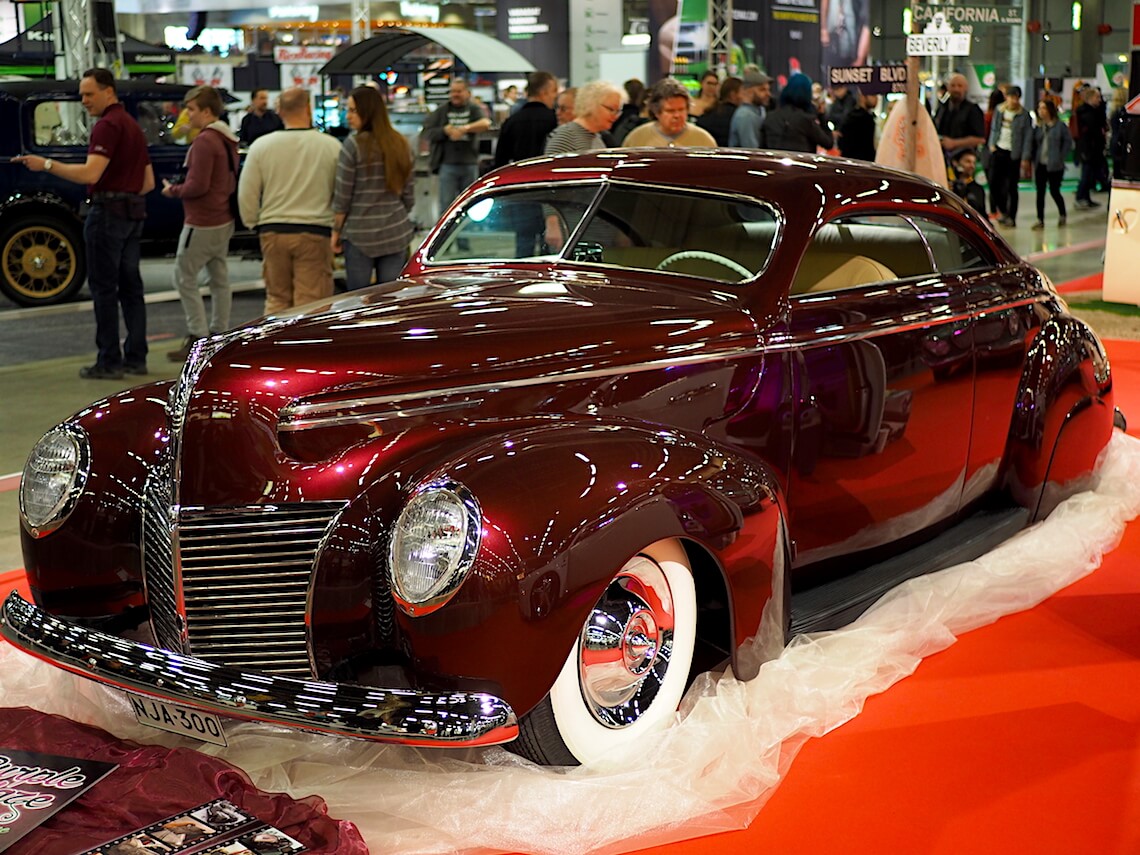 1939-Mercury-Custom-Coupe-V8-KaiLappalainen-CCBY40-WheelsFI Tekijä: Kai Lappalainen, lisenssi: CC-BY-40