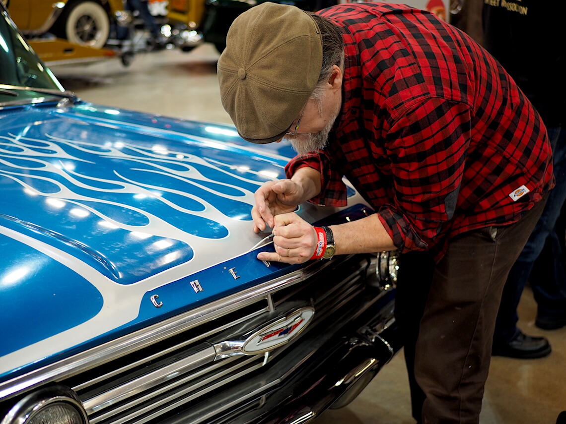 1960-Chevrolet-Biscayne-Delivery-Pinstriping-ACS2018-KaiLappalainen-CCBY40-WheelsFI Tekijä: Kai Lappalainen, lisenssi: CC-BY-40