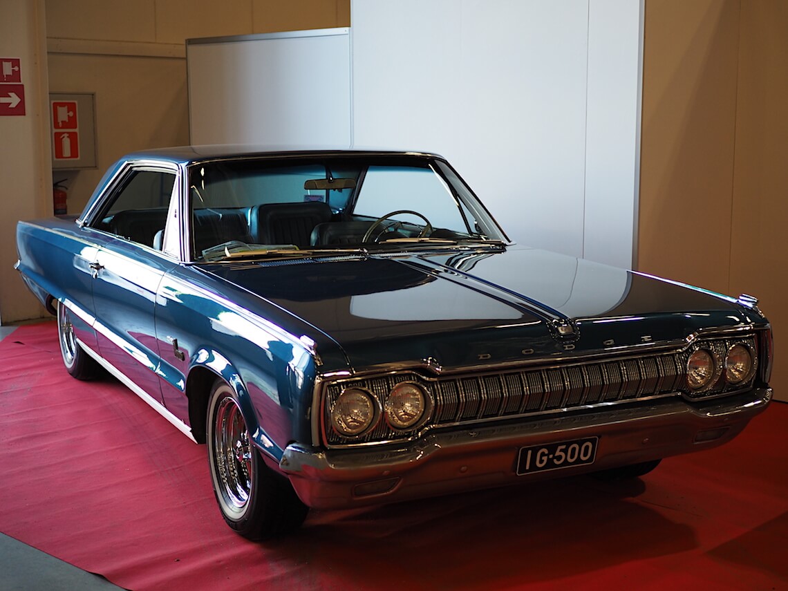 1964-Dodge-383cid-ACS2018-KaiLappalainen-CCBY40-WheelsFI Tekijä: Kai Lappalainen, lisenssi: CC-BY-40
