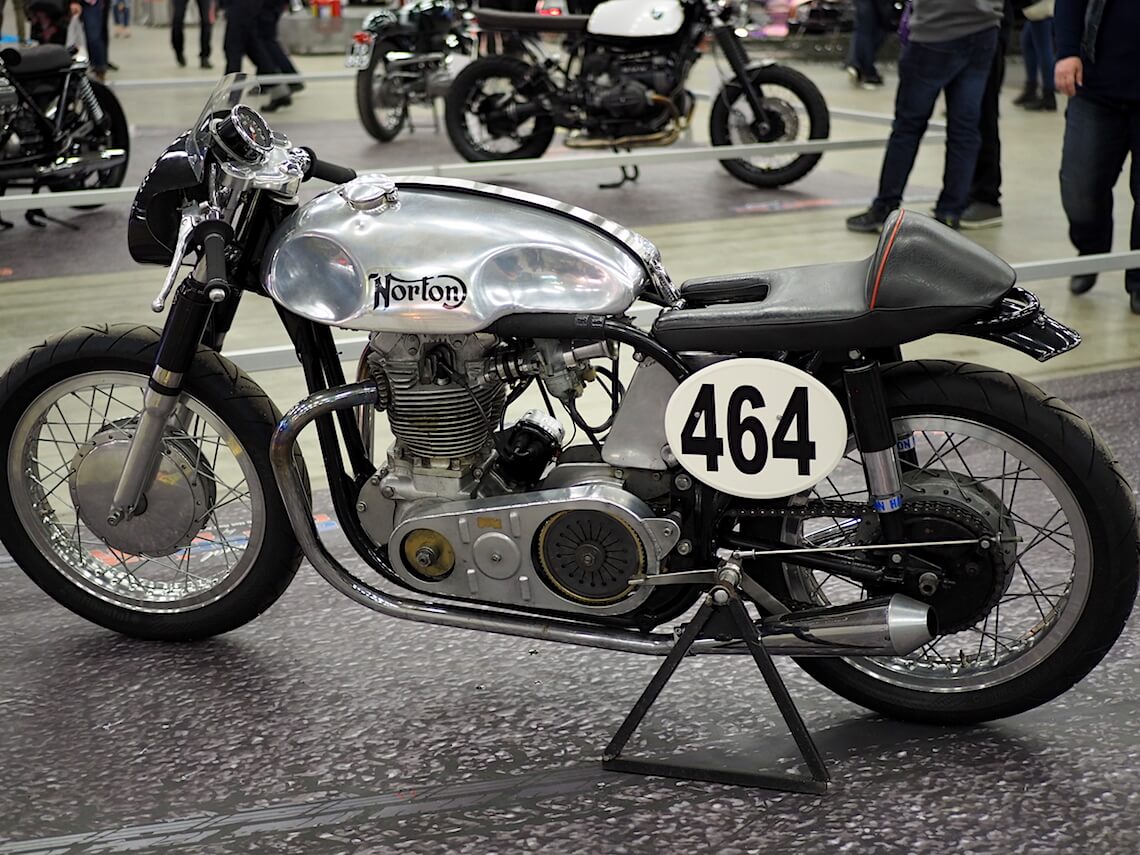 1969-Norton-Domiracer-750cc-Atlas-2-cyl-parallel-twin-KaiLappalainen-CCBY40-WheelsFI Tekijä: Kai Lappalainen, lisenssi: CC-BY-40