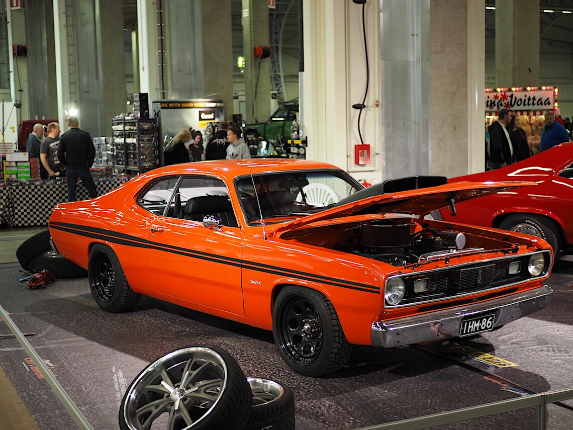 1970-Plymouth-Duster-390-MagnumStoker-KaiLappalainen-CCBY40-WheelsFI Tekijä: Kai Lappalainen, lisenssi: CC-BY-40