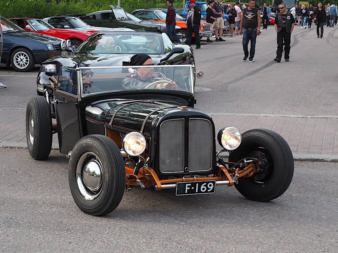 1928-Ford-A-Model-Roadster-Pickup-KaiLappalainen-CCBY40-WheelsFI 1928 Ford A Model Roadster pickup. Tekijä: Kai Lappalainen, lisenssi: CC-BY-40.