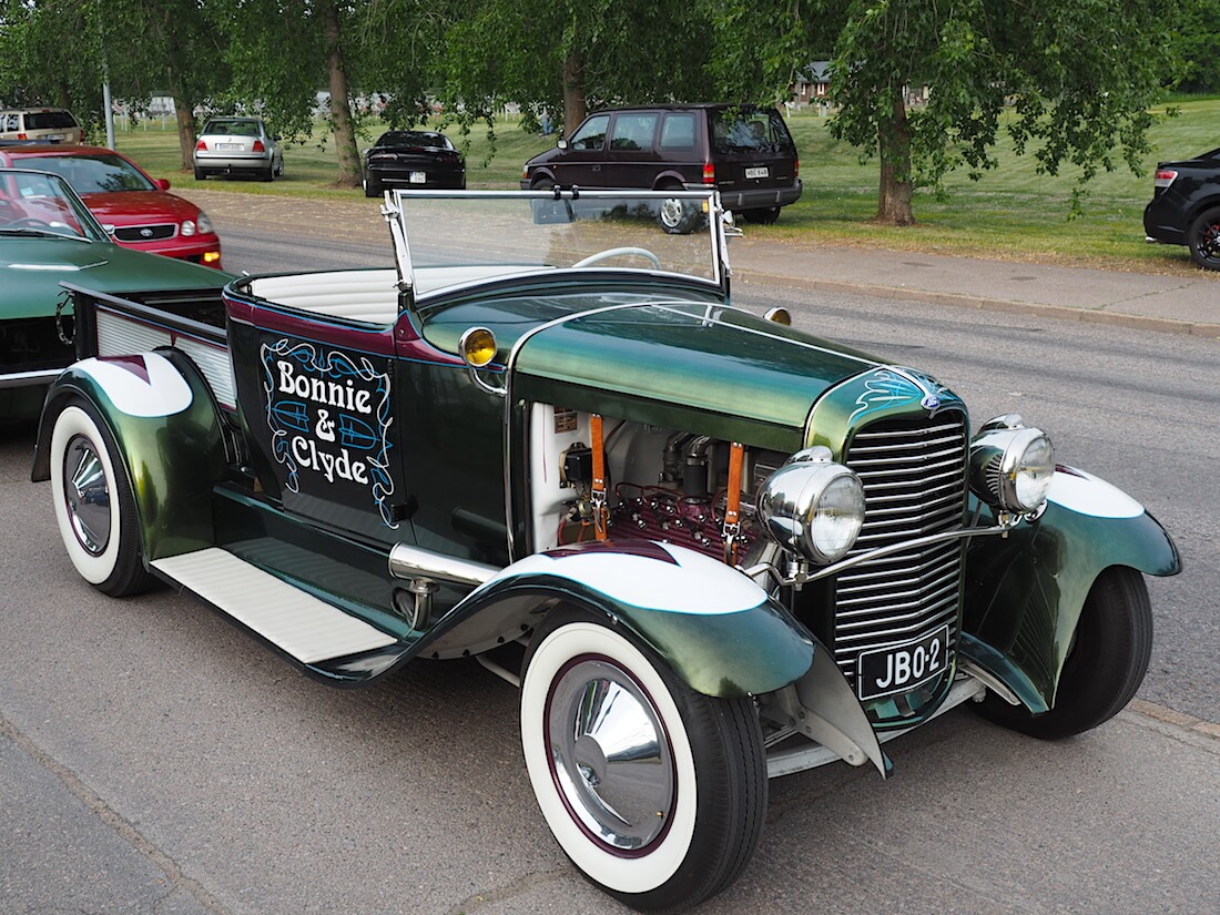 1930-Ford-Model-A-Roadster-Pickup-Bonnie-and-Clyde-VantaaCruising-KaiLappalainen-CCBY40-WheelsFI 1930 Ford Model A Roadster pickup "Bonnie & Clyde". Tekijä: Kai Lappalainen, lisenssi: CC-BY-40.
