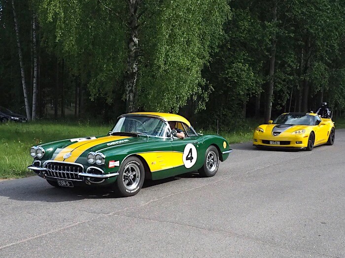 1951 Corvette C1, 2006 Corvette C6. Kuva: Kai Lappalainen, lisenssi: CC-BY-40.