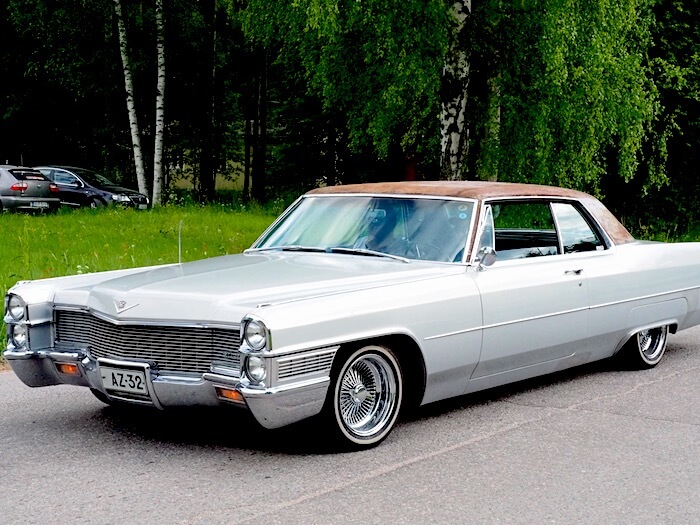 1965 Cadillac Coupe Deville. Kuva: Kai Lappalainen, lisenssi: CC-BY-40.
