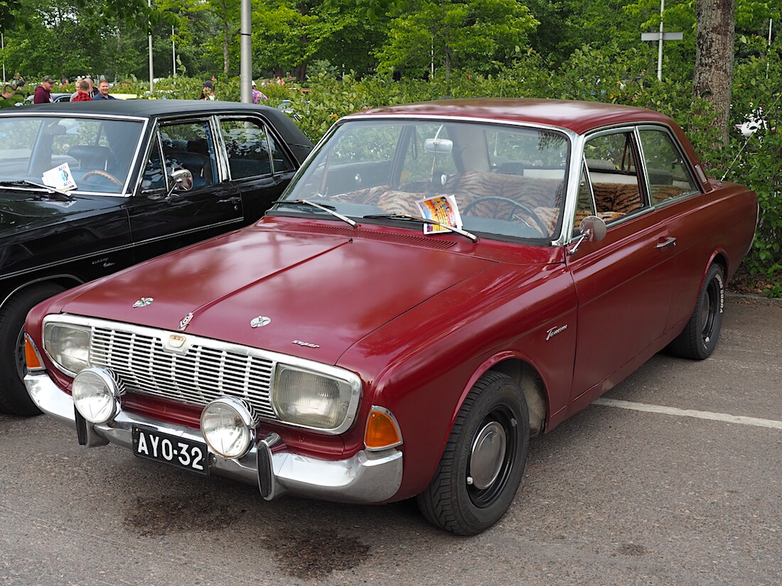 1965-Ford-Taunus-2d-VantaaCruising-KaiLappalainen-CCBY40-WheelsFI 1965 Ford Taunus 2d. Tekijä: Kai Lappalainen, lisenssi: CC-BY-40.