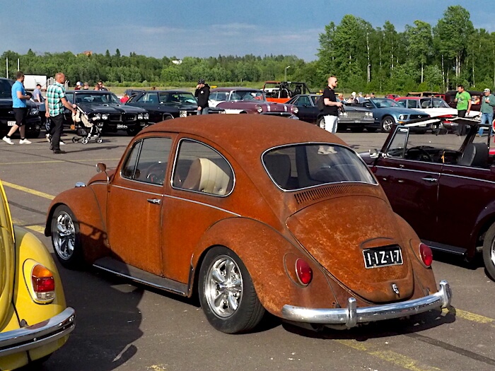 1967 Volkswagen VW1300 ruosteessa. Kuva: Kai Lappalainen, lisenssi: CC-BY-40.