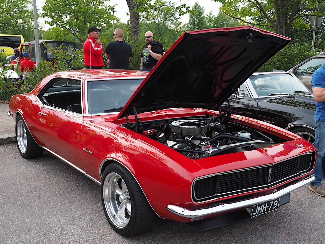 1968-Chevrolet-Camaro-RS-350-V8-VantaaCruising-KaiLappalainen-CCBY40-WheelsFI 1968 Chevrolet Camaro RS 350cid. Tekijä: Kai Lappalainen, lisenssi: CC-BY-40.