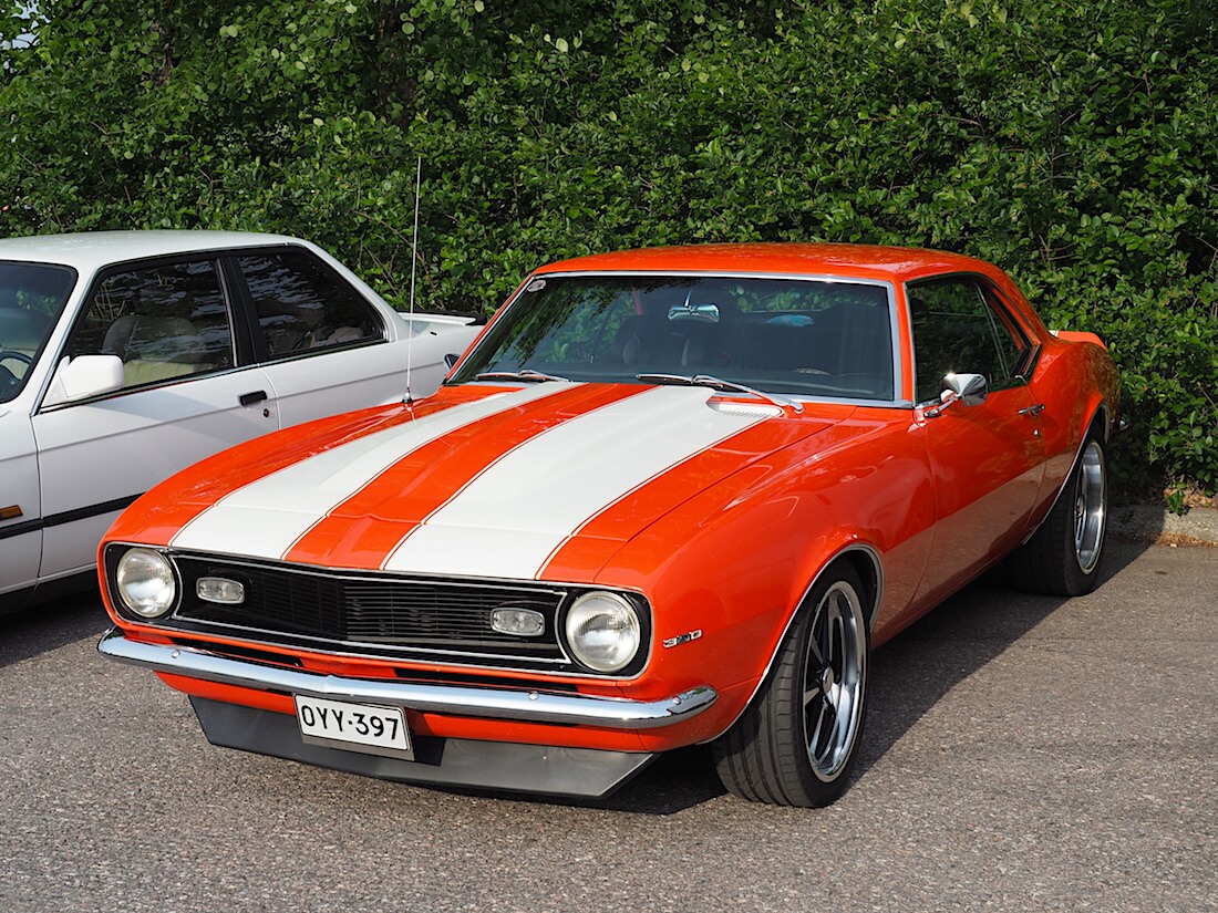 1968-Chevrolet-Camaro-VantaaCruising-KaiLappalainen-CCBY40-WheelsFI 1968 Chevrolet Camaro. Tekijä: Kai Lappalainen, lisenssi: CC-BY-40.