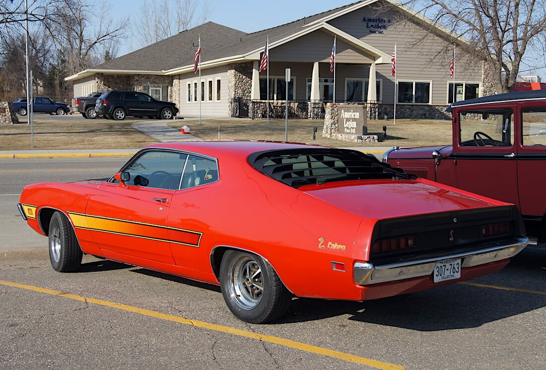 1971 Ford Torino GT Cobra valoa heijastavilla laser-raidoilla. Kuva: Greg Gjerdingen, lisenssi: CC-BY-20.