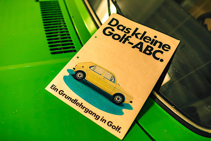 Golf MkI käyttöohjekirja. Tekijä ja copyright: Volkswagen AG.