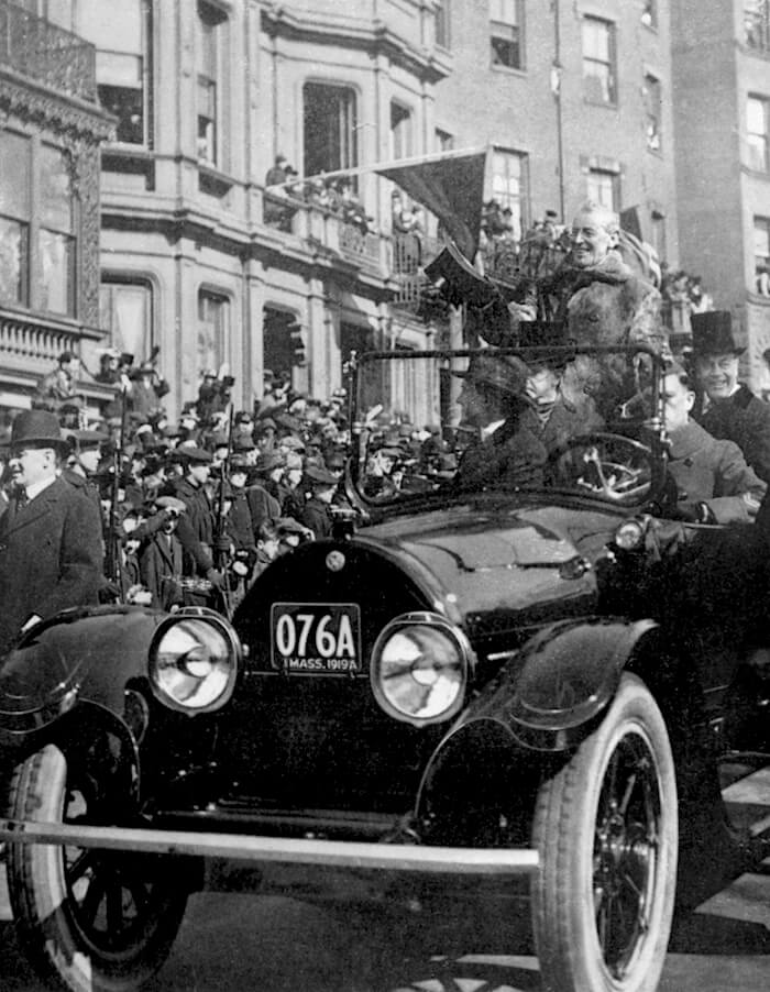 1919 Cadillac Type 57 kyydissään presidentti Woodrow Wilson. Kuva: GM Media, lisenssi: CC-BY-NC-30