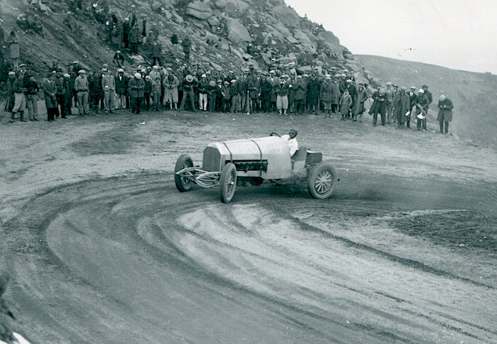 1926 Pikes Peak, Spencer Penrose autolla Yellow Devil. Kuva ja copyright: Volkswagen AG.