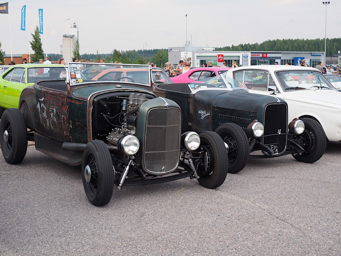 1928 Ford A rodi ja 1930 Ford A Roadster. Tekijä: Kai Lappalainen. Lisenssi: CC-BY-40.