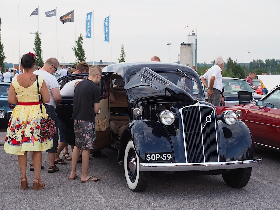 Museorekisteröity sininen 1938 Volvo PV51 Porvoo Cruising tapahtumassa. Tekijä: Kai Lappalainen. Lisenssi: CC-BY-40.