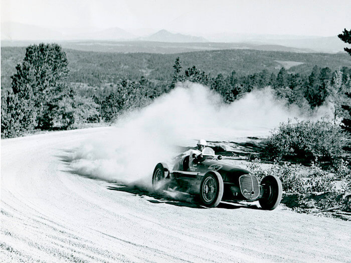 Louis Unser, Pikes Peak kilpailussa Maserata 8CTF autolla, 1946. Kuva ja copyright: Volkswagen AG.