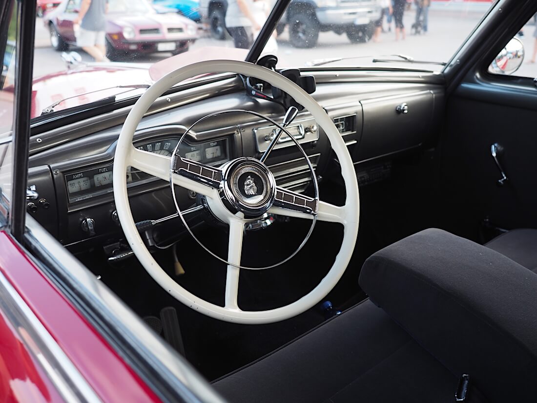 Dodge Kingsway Coupe ratti, kojelauta ja sisusta. Tekijä: Kai Lappalainen. Lisenssi: CC-BY-40.