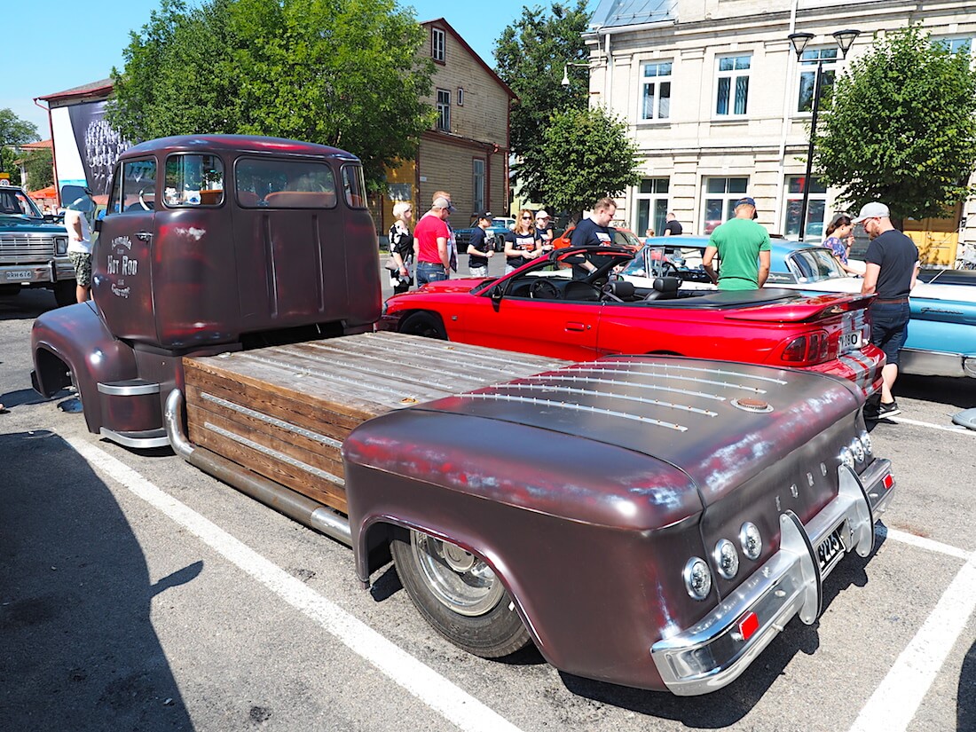 1957-Ford-C-600-COE-custom-ilmajousin. Tekijä: Kai Lappalainen, lisenssi: CC-BY-40.