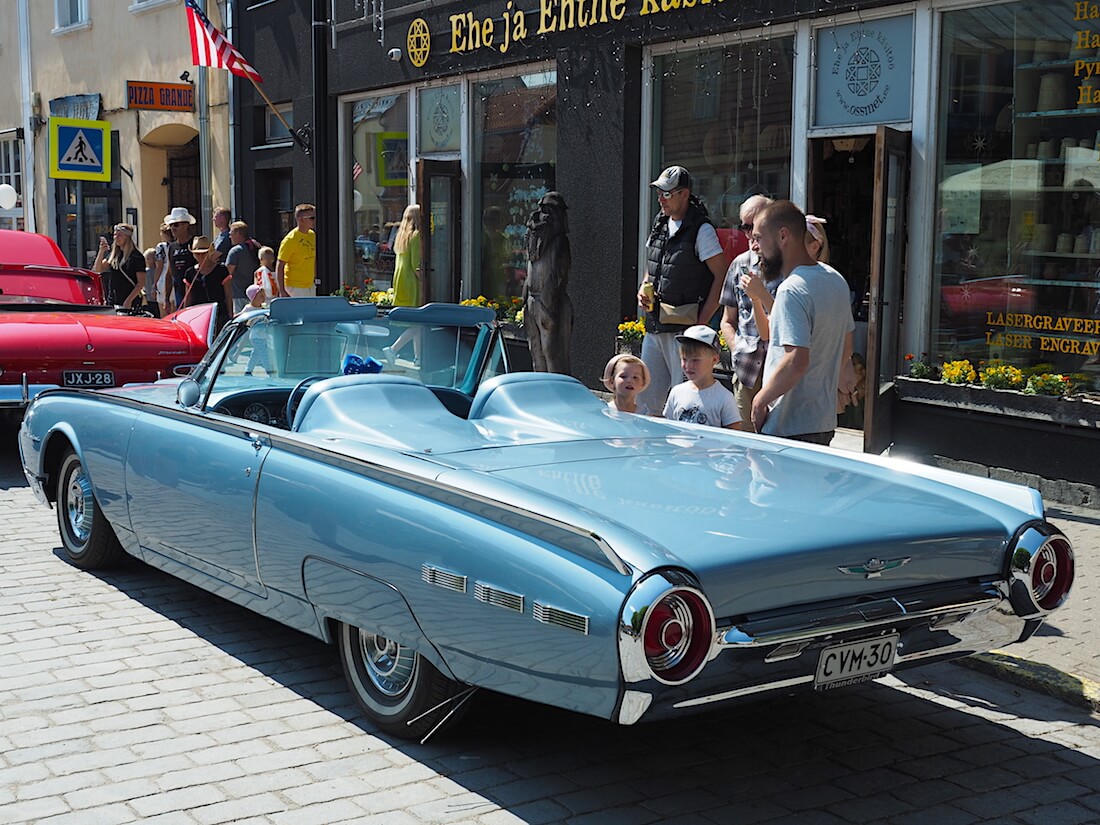 1962 Ford Thunderbird. Tekijä: Kai Lappalainen, lisenssi: CC-BY-40.