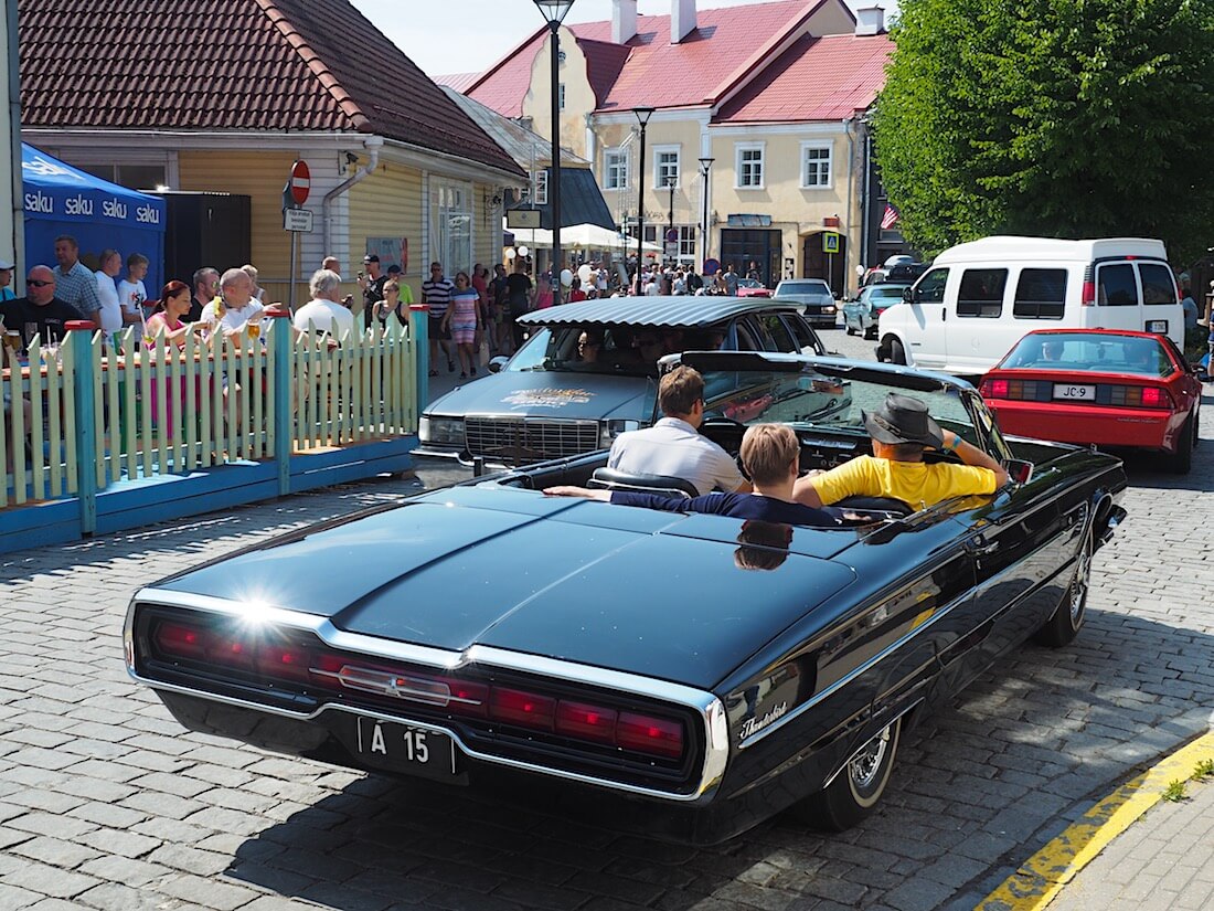 1965 Ford Thunderbird 390cid. Tekijä: Kai Lappalainen, lisenssi: CC-BY-40.