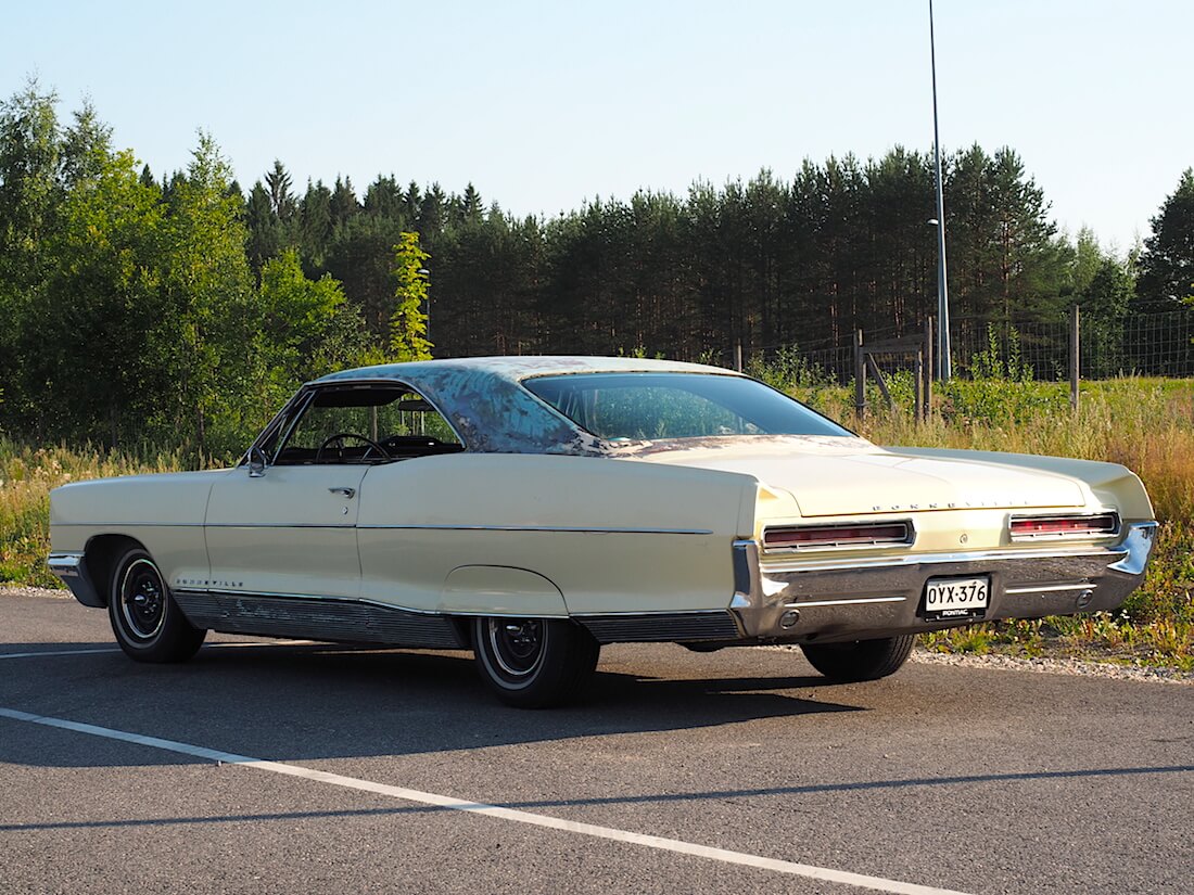 1966 Pontiac Bonneville 2d hardtop 389cid V8-moottorilla. Tekijä: Kai Lappalainen. Lisenssi: CC-BY-40.