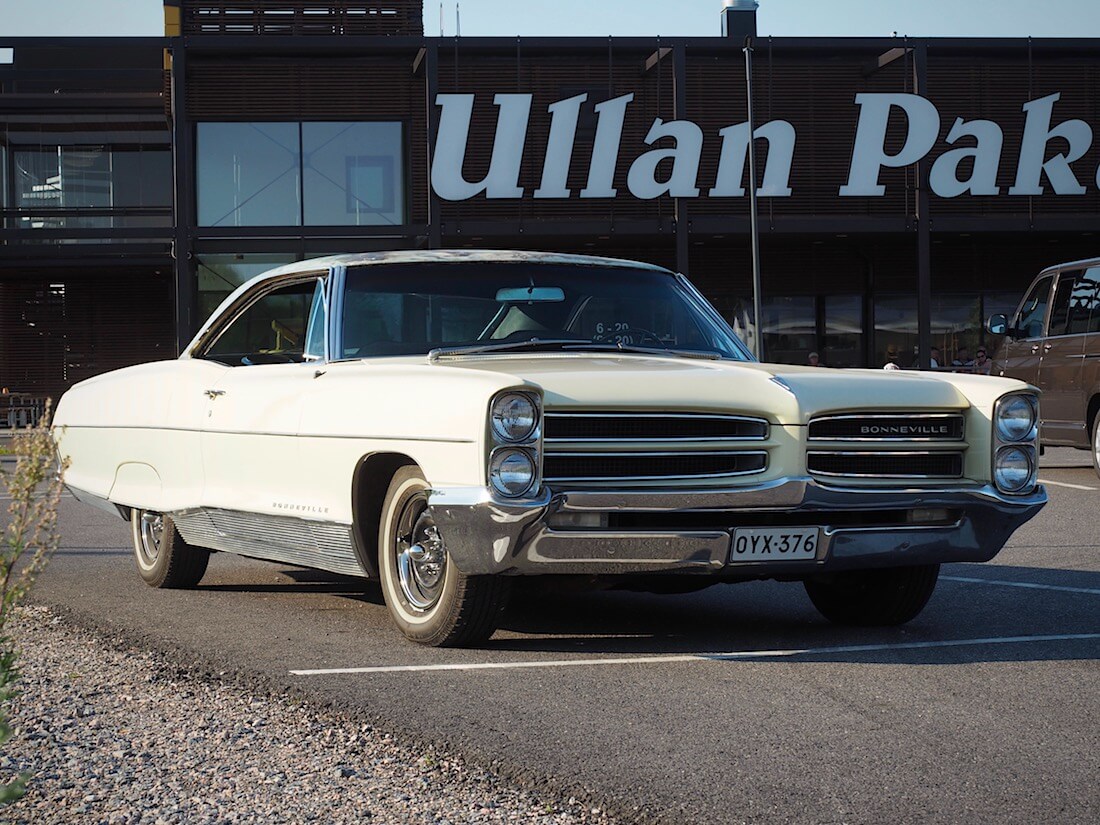 1966 Pontiac Bonneville 2d hardtop. Tekijä: Kai Lappalainen. Lisenssi: CC-BY-40.