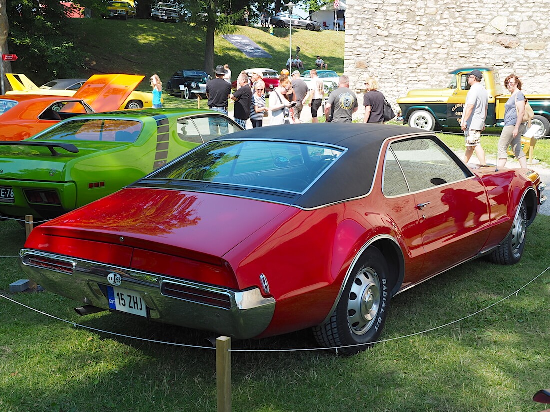 Etuvetoinen 1968 Oldsmobile Toronado 455cid. Tekijä: Kai Lappalainen, lisenssi: CC-BY-40.