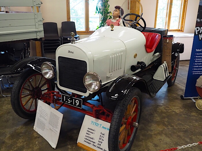 F.A. Ames koripajan rakentamana 1919 Ford T Runabout Vehoniemen automuseossa. Tekijä: Kai Lappalainen. Lisenssi: CC-BY-40.