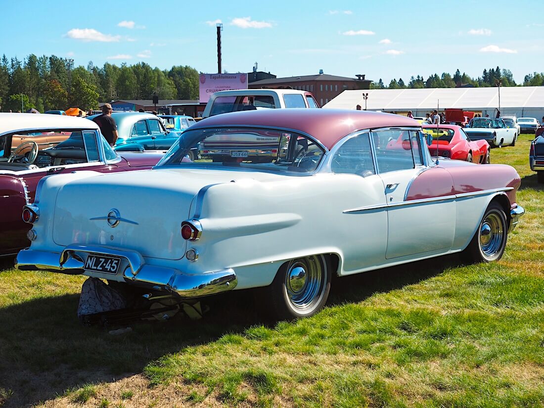 1956 Pontiac Chieftain 316.6cid V8. Kuvan tekijä: Kai Lappalainen. Lisenssi: CC-BY-40.