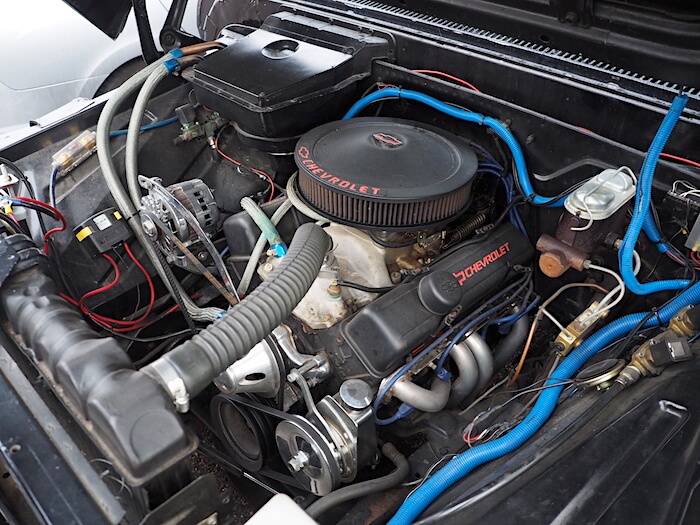 Chevrolet 350cid V8-moottori. Kuvan tekijä: Kai Lappalainen. Lisenssi: CC-BY-40.