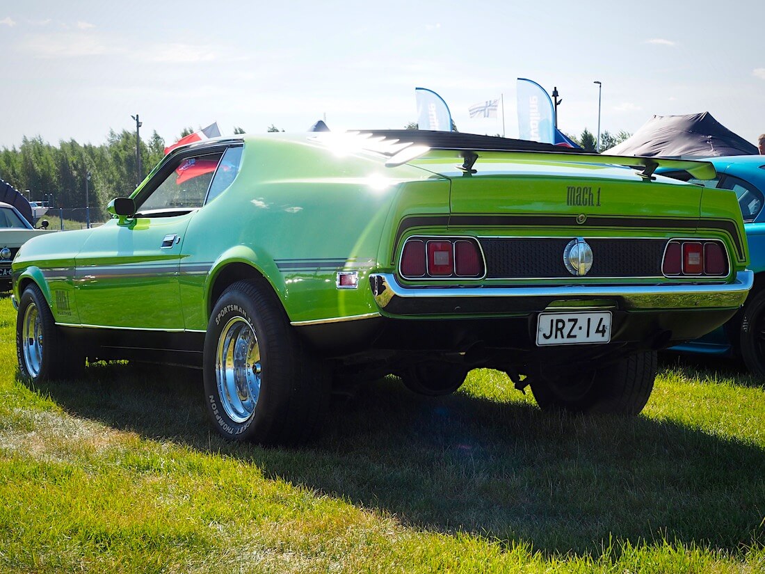 Vihreä 1971 Ford Mustang Mach 1 351cid Sportsroof. Kuvan tekijä: Kai Lappalainen. Lisenssi: CC-BY-40.