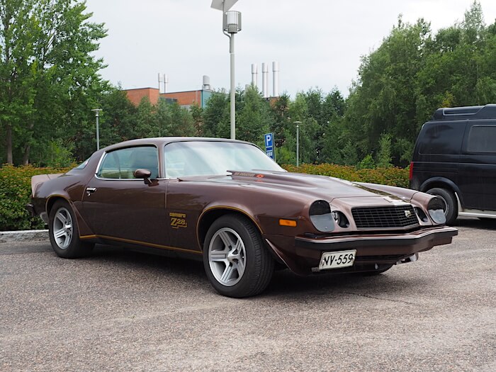 1977 Chevrolet Camaro 350cid Z28 Special Performance Package. Kuvan tekijä: Kai Lappalainen. Lisenssi: CC-BY-40.