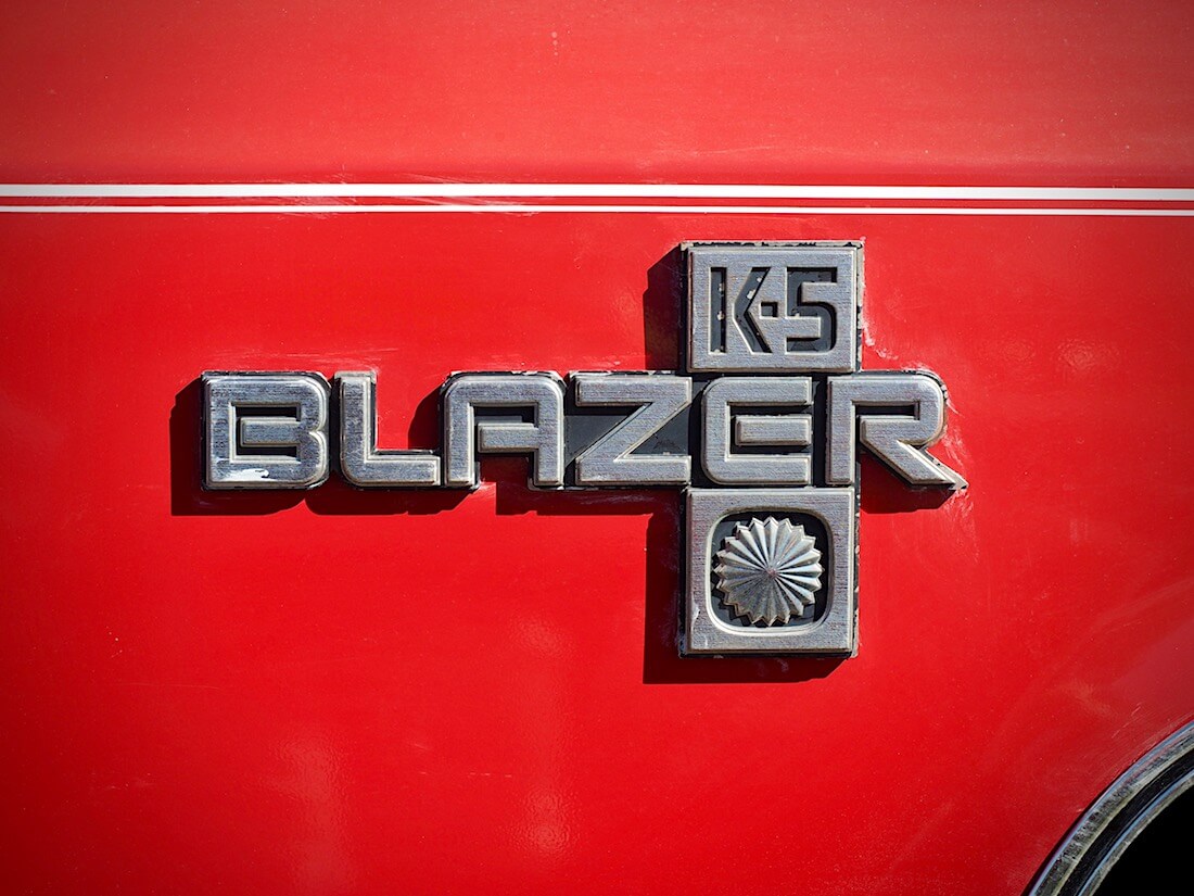 1978 Chevrolet K5 Blazer logo. Kuvan tekijä: Kai Lappalainen. Lisenssi: CC-BY-40.