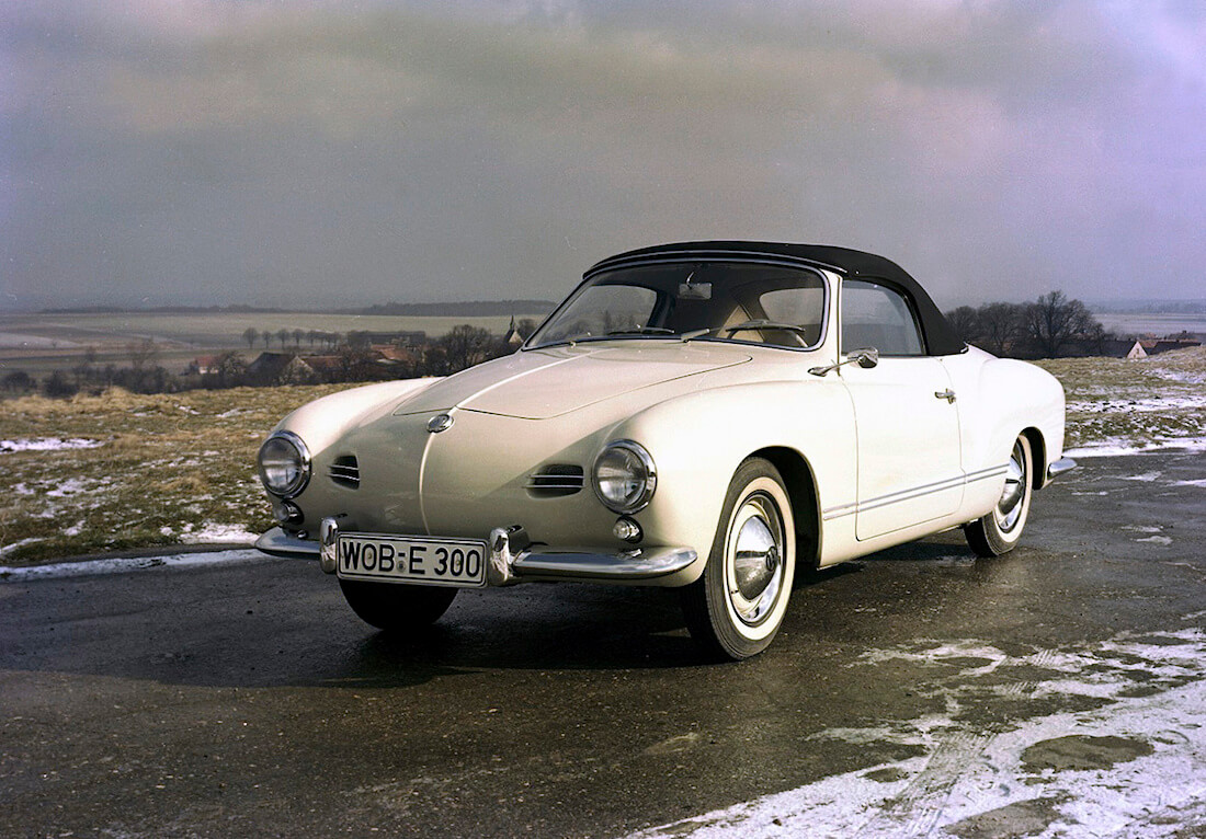 Valkoinen Volkswagen Karmann Ghia avoauto. Kuva ja copyright: Volkswagen AG.