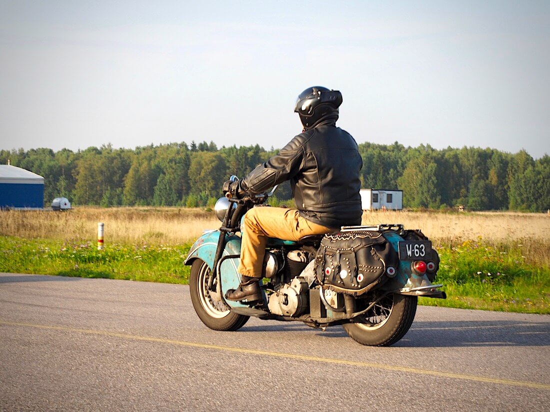 1946 Indian Chief moottoripyörä takaa. Tekijä: Kai Lappalainen. Lisenssi: CC-BY-40.