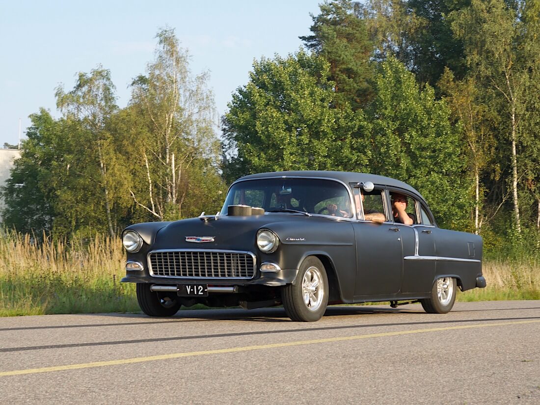 Mattamusta 1955 Chevrolet 210 4d Sedan. Tekijä: Kai Lappalainen. Lisenssi: CC-BY-40.