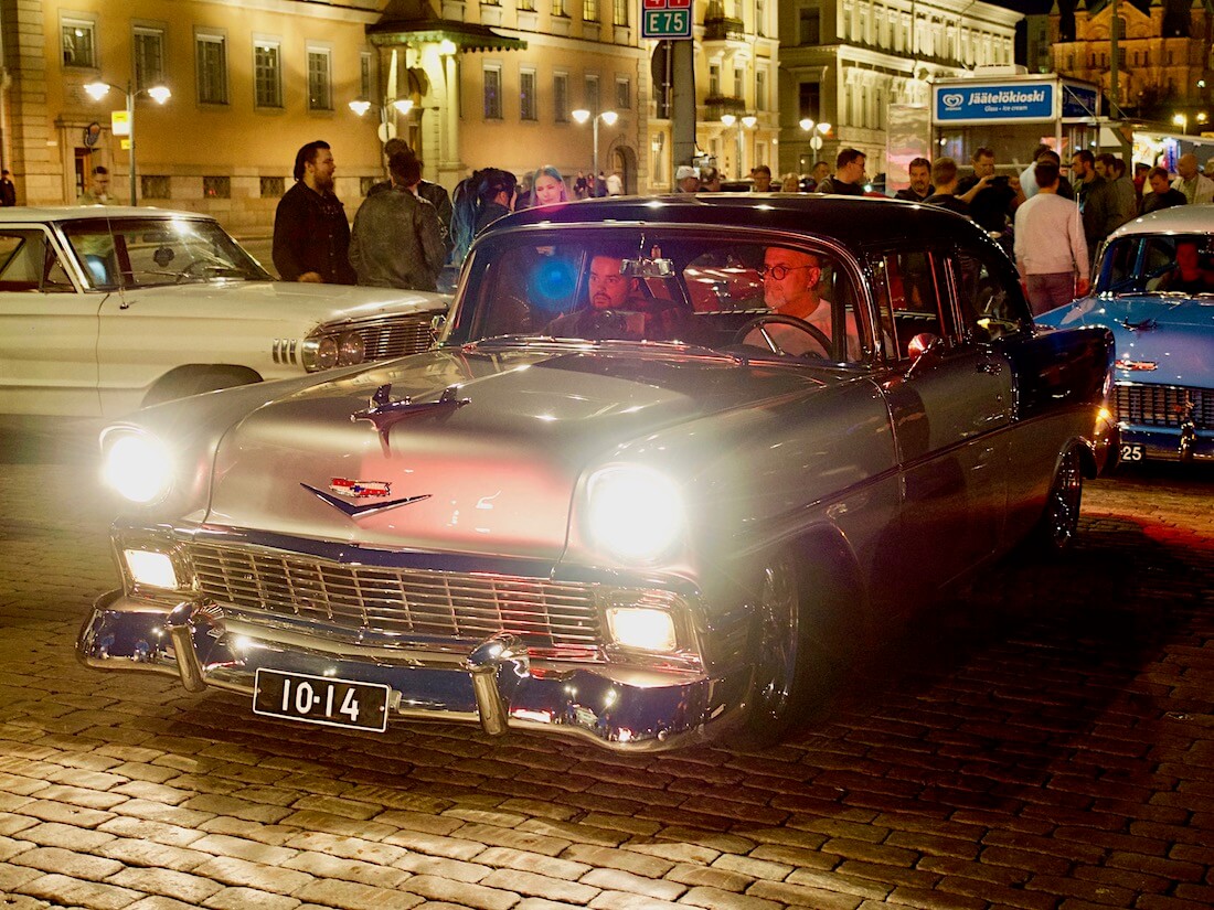 kaksivärinen 1956 Chevrolet Bel Air V8. Tekijä: Kai Lappalainen. Lisenssi: CC-BY-40.