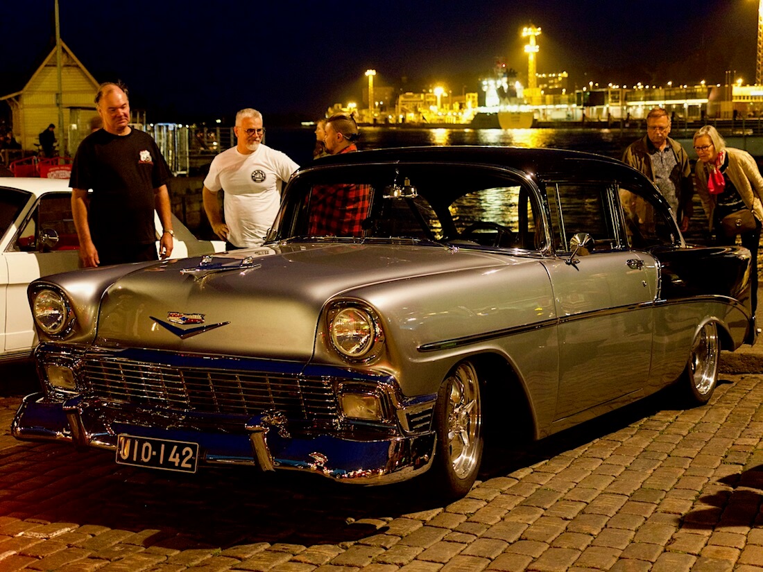 1956 Chevrolet Bel Air Helsingin Kauppatorilla. Tekijä: Kai Lappalainen. Lisenssi: CC-BY-40.