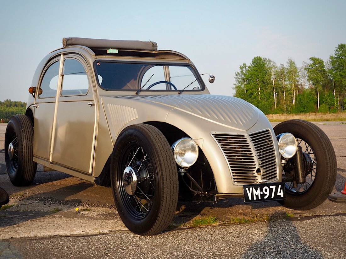 1956 Citroen 2CV rättisitikkarodi. Tekijä: Kai Lappalainen. Lisenssi: CC-BY-40.