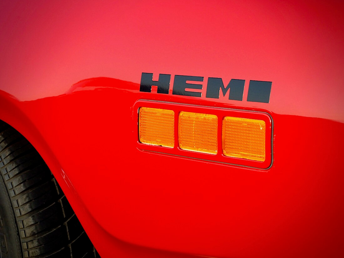 1971 Plymouth Statellite Sebring Plus 425cid HEMI-logo. Tekijä: Kai Lappalainen. Lisenssi: CC-BY-40.