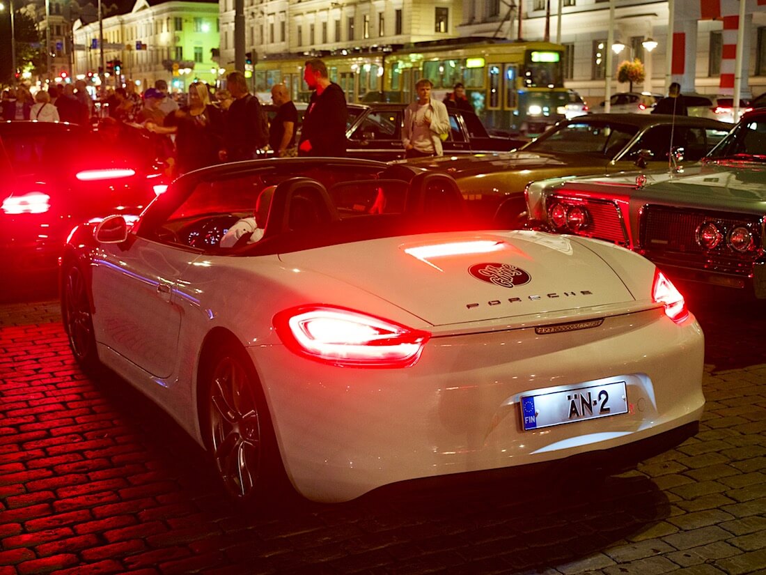 Valkoinen 2013 Porsche Boxster S. Tekijä: Kai Lappalainen. Lisenssi: CC-BY-40.