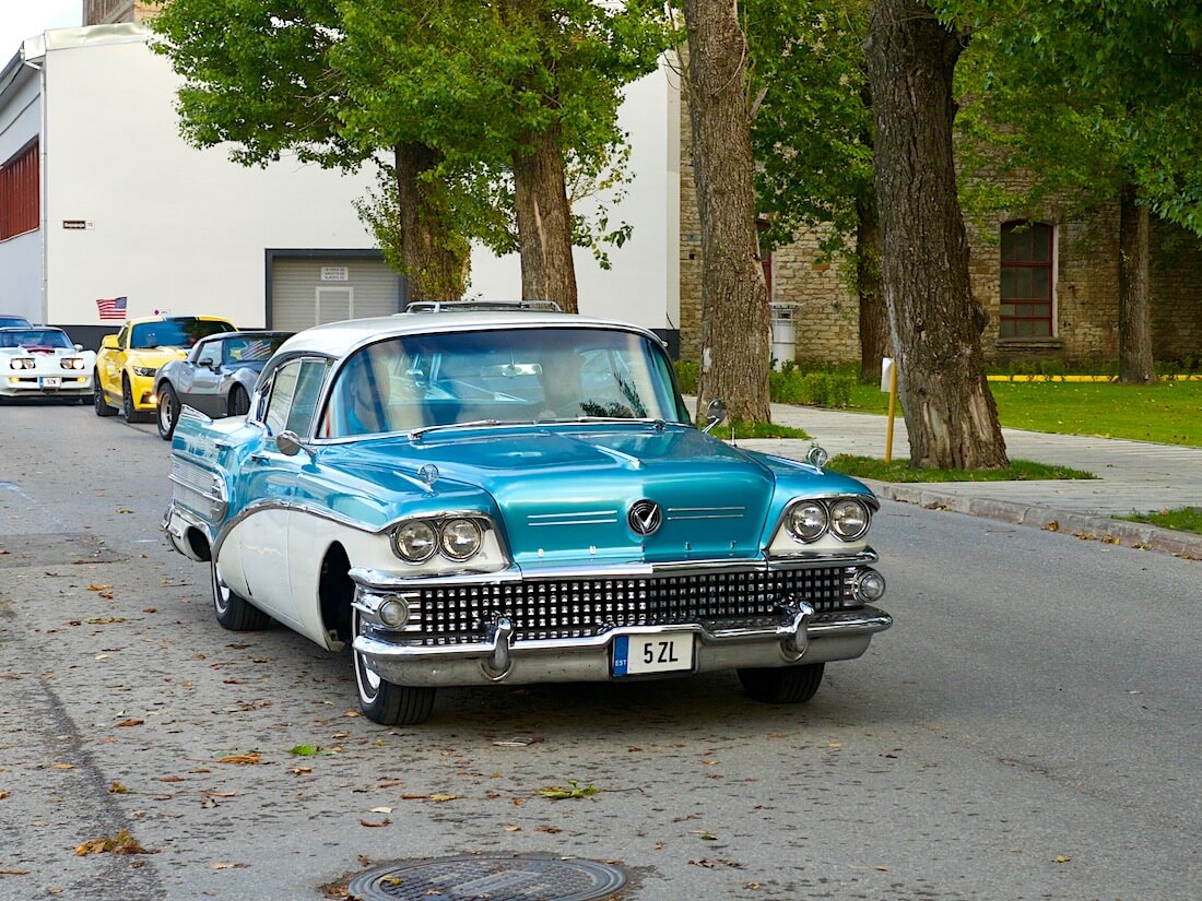 Two-tone 1958 Buick Super Riviera sedan 364cid. Tekijä: Kai Lappalainen. Lisenssi: CC-BY-40.