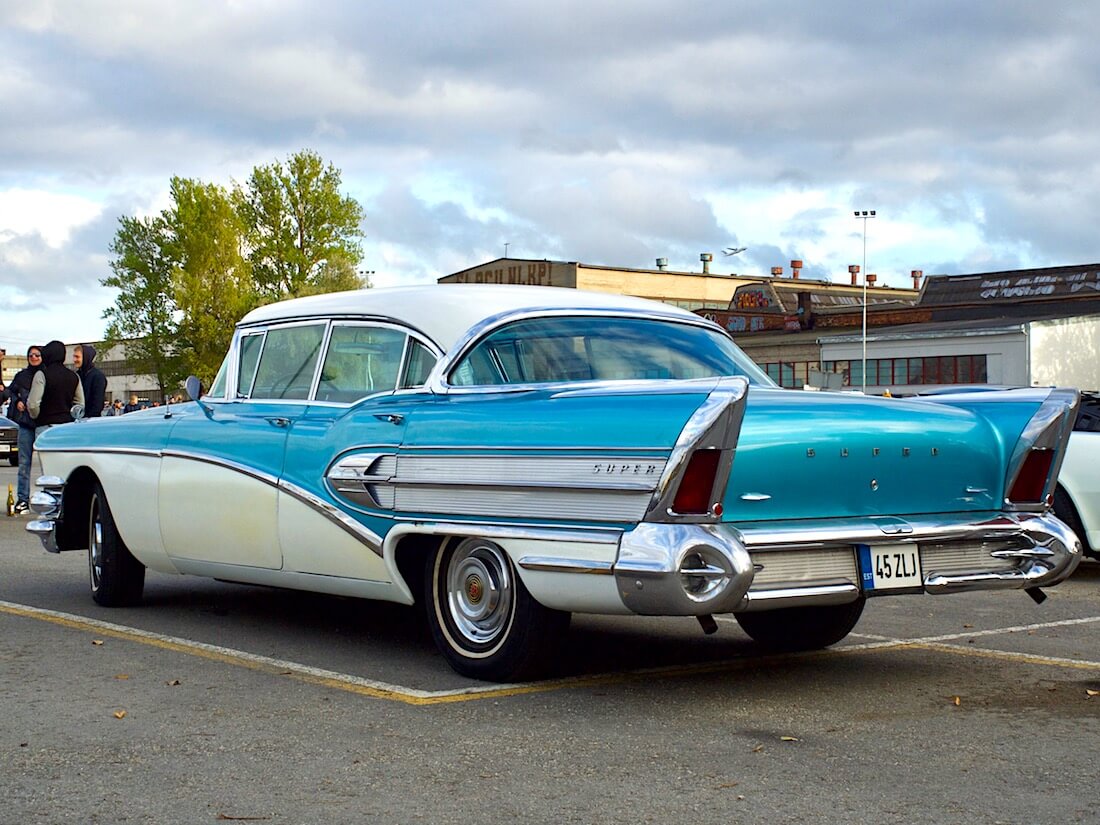 1958 Buick Super Riviera takaa. Tekijä: Kai Lappalainen. Lisenssi: CC-BY-40.