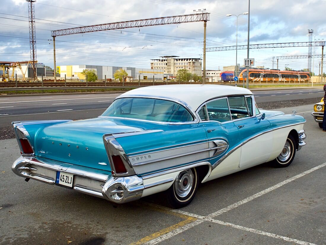 1958 Buick Super Riviera takaa. Tekijä: Kai Lappalainen. Lisenssi: CC-BY-40.