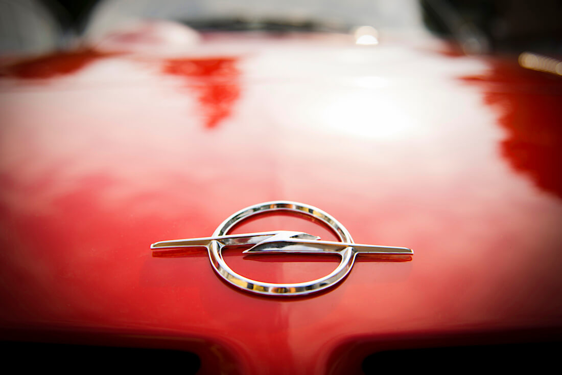 1968 Opel GT keulamerkki. Tekijä ja copyright: Opel Automobile GmbH