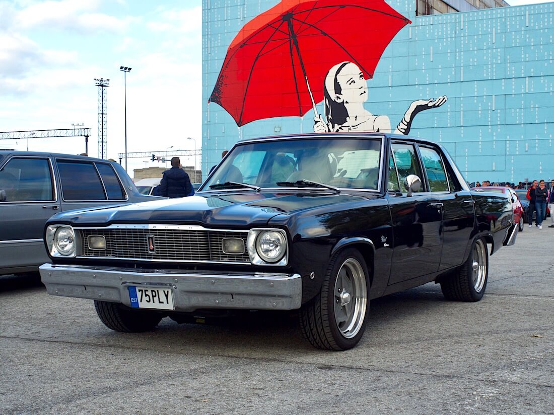 1975 Plymouth Valiant 4d Custom Sedan. Tekijä: Kai Lappalainen. Lisenssi: CC-BY-40.