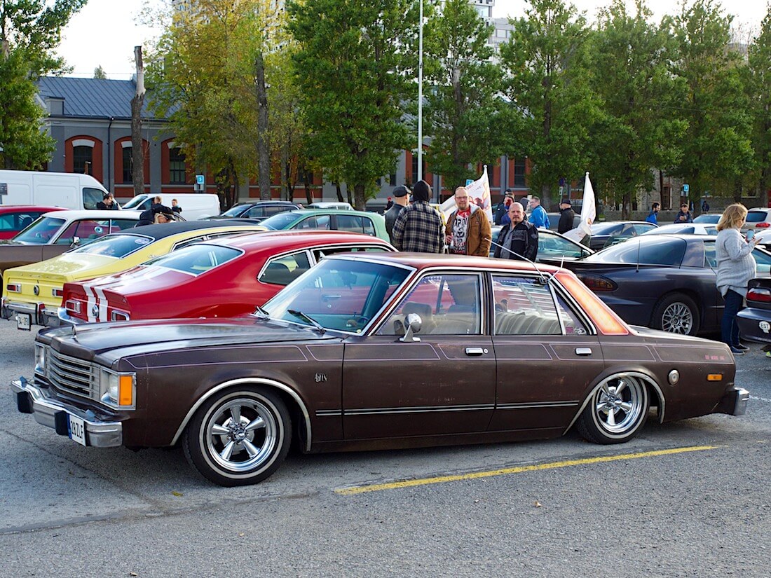 1980 Dodge Aspen 225cid Slant-6 Lowrider Custom. Tekijä: Kai Lappalainen. Lisenssi: CC-BY-40.