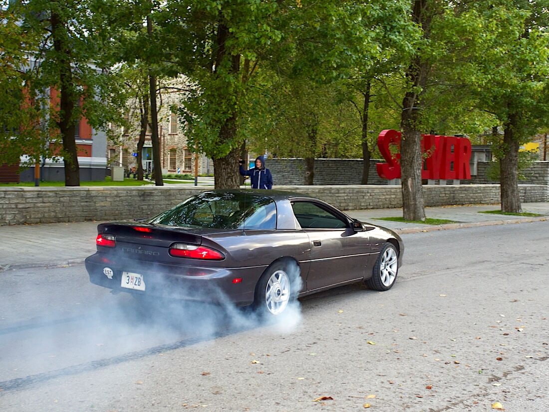 1994 Chevrolet Camaro V6 Burnout. Tekijä: Kai Lappalainen. Lisenssi: CC-BY-40.