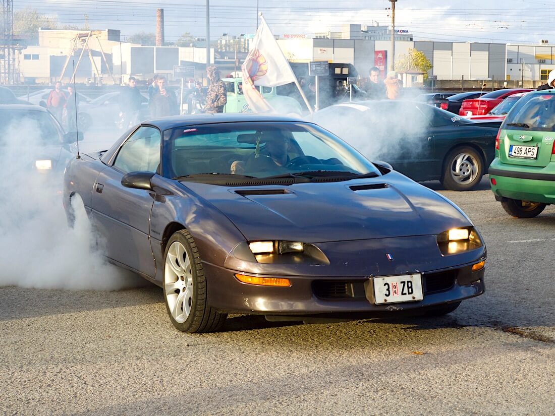 1994 Chevrolet Camaro V6 Burnout. Tekijä: Kai Lappalainen. Lisenssi: CC-BY-40.